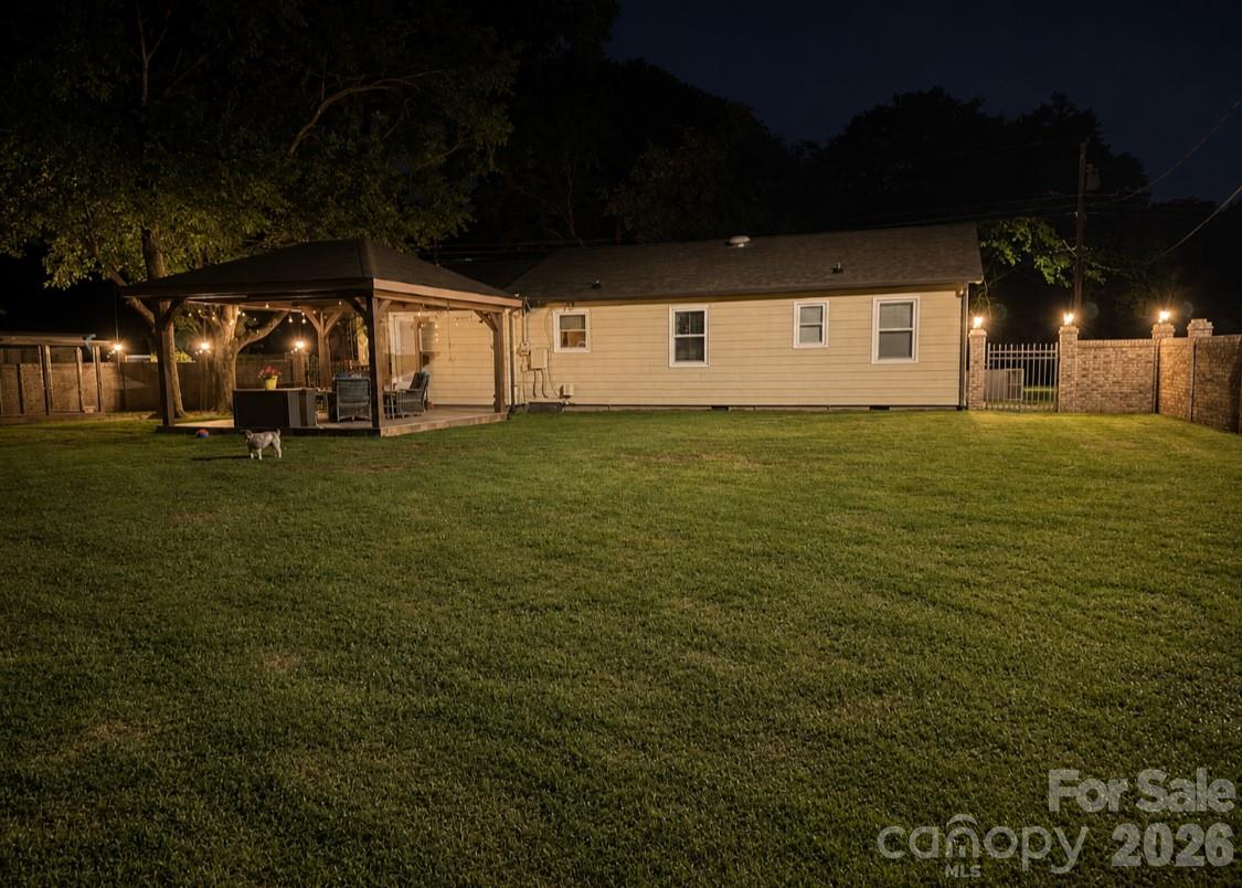 Single Family Residence at 9202 Elgin Drive, Charlotte, photo 6 of 39