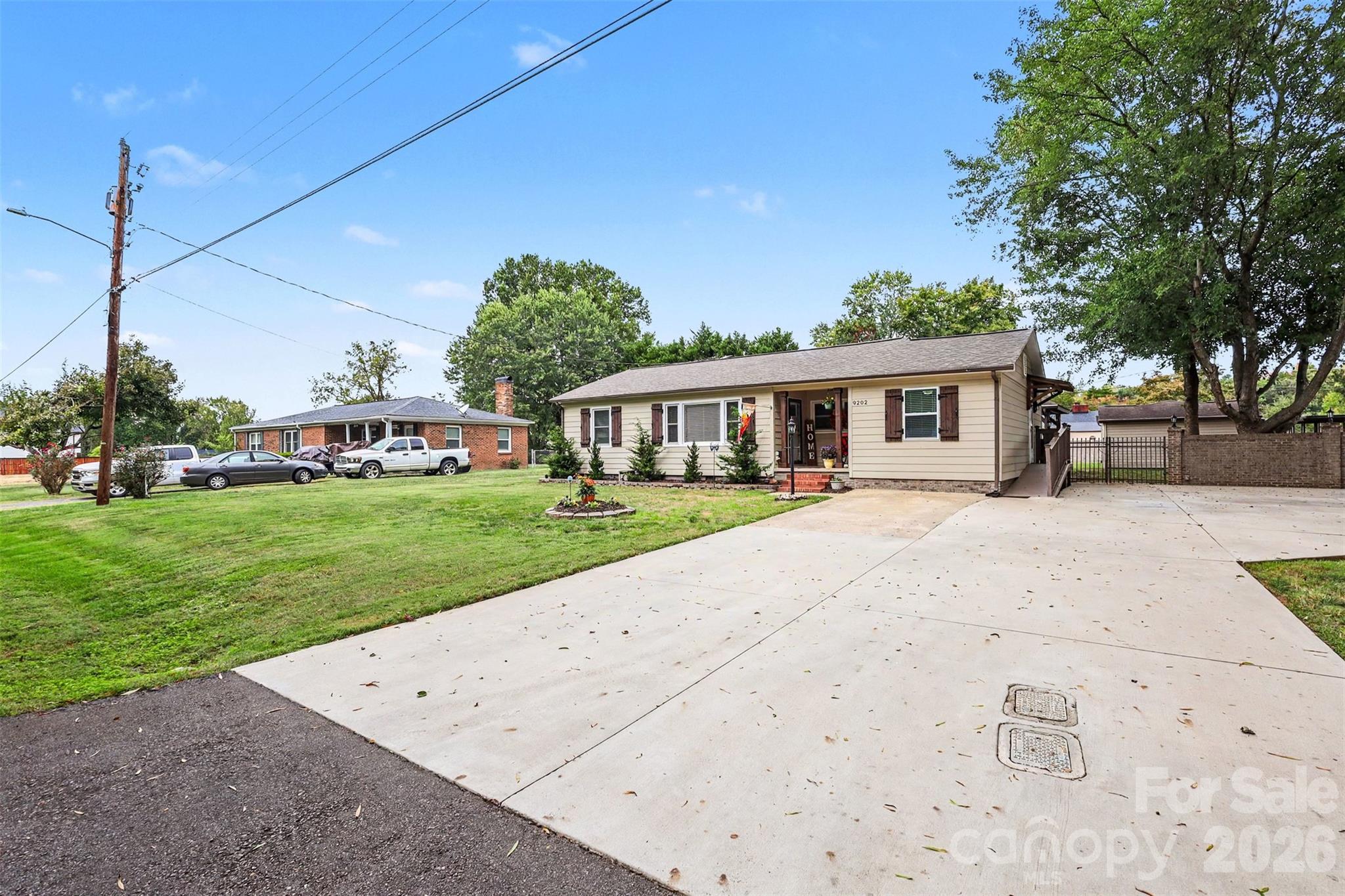 Concrete Driveway in great shape - 9202 Elgin Drive, Charlotte