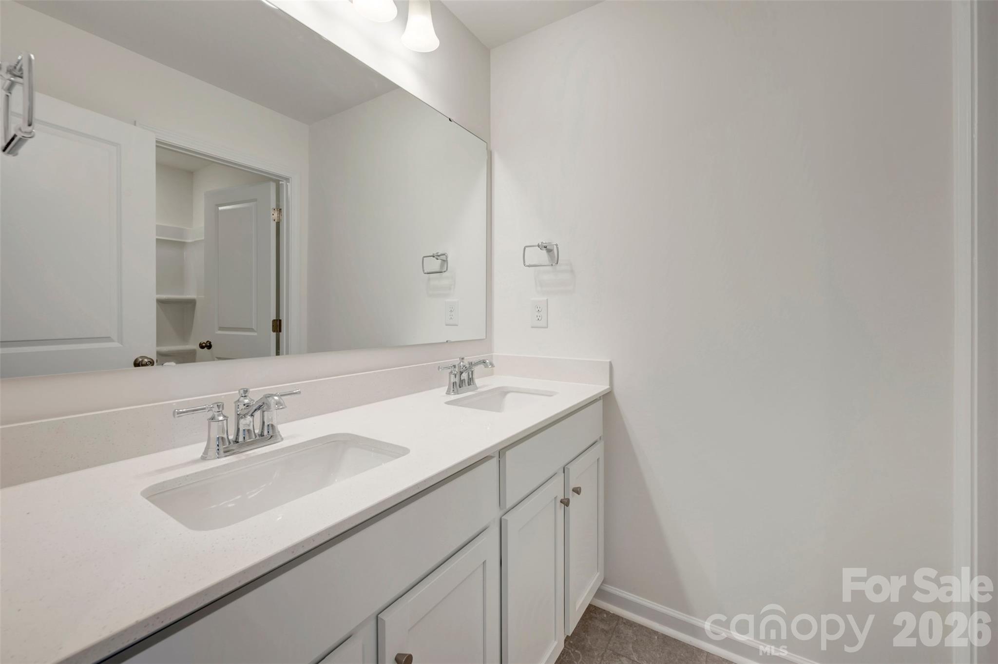 Secondary bathroom - 1529 Kate Cecil Way, York
