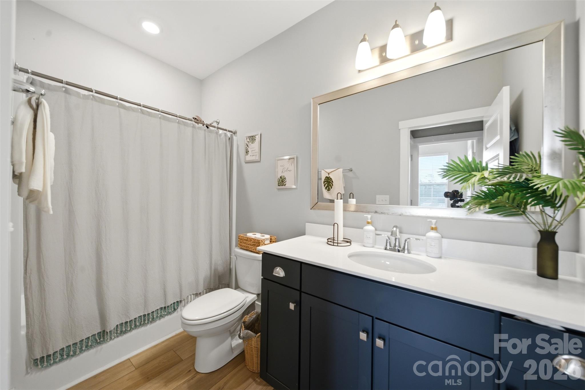 Single Family Residence at 585 Ludlow Lane, Columbia, photo 5 of 14