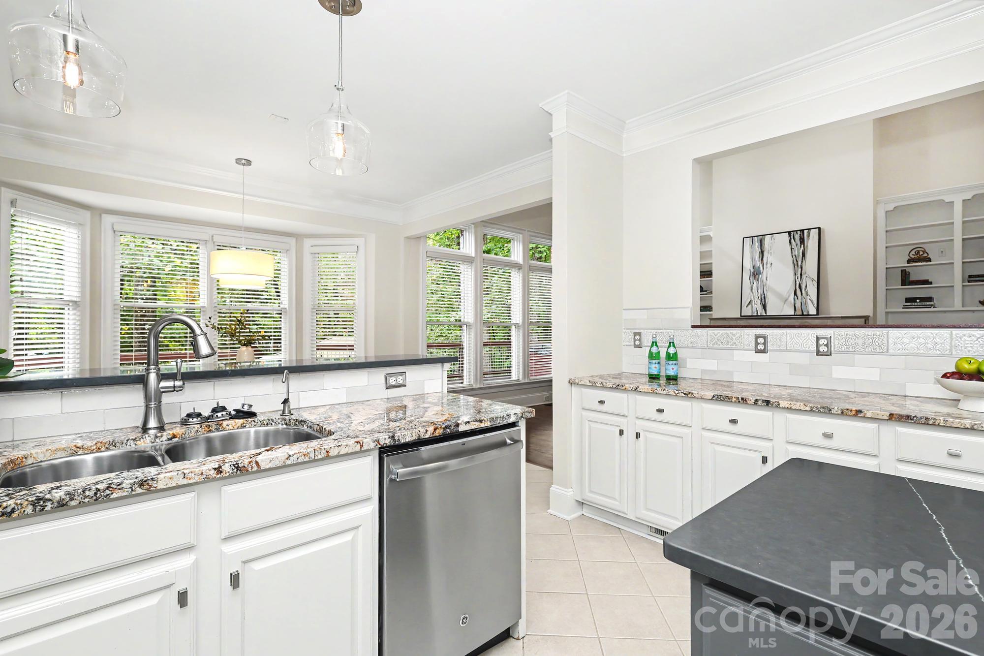 Single Family Residence at 4320 Town And Country Drive, Charlotte, photo 17 of 47
