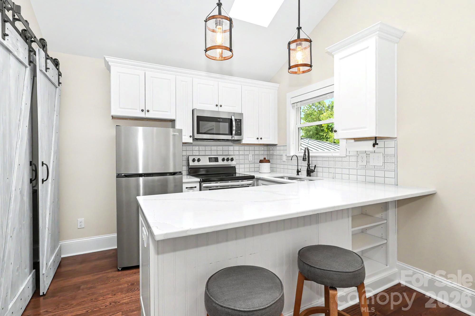 Single Family Residence at 4320 Town And Country Drive, Charlotte, photo 36 of 47