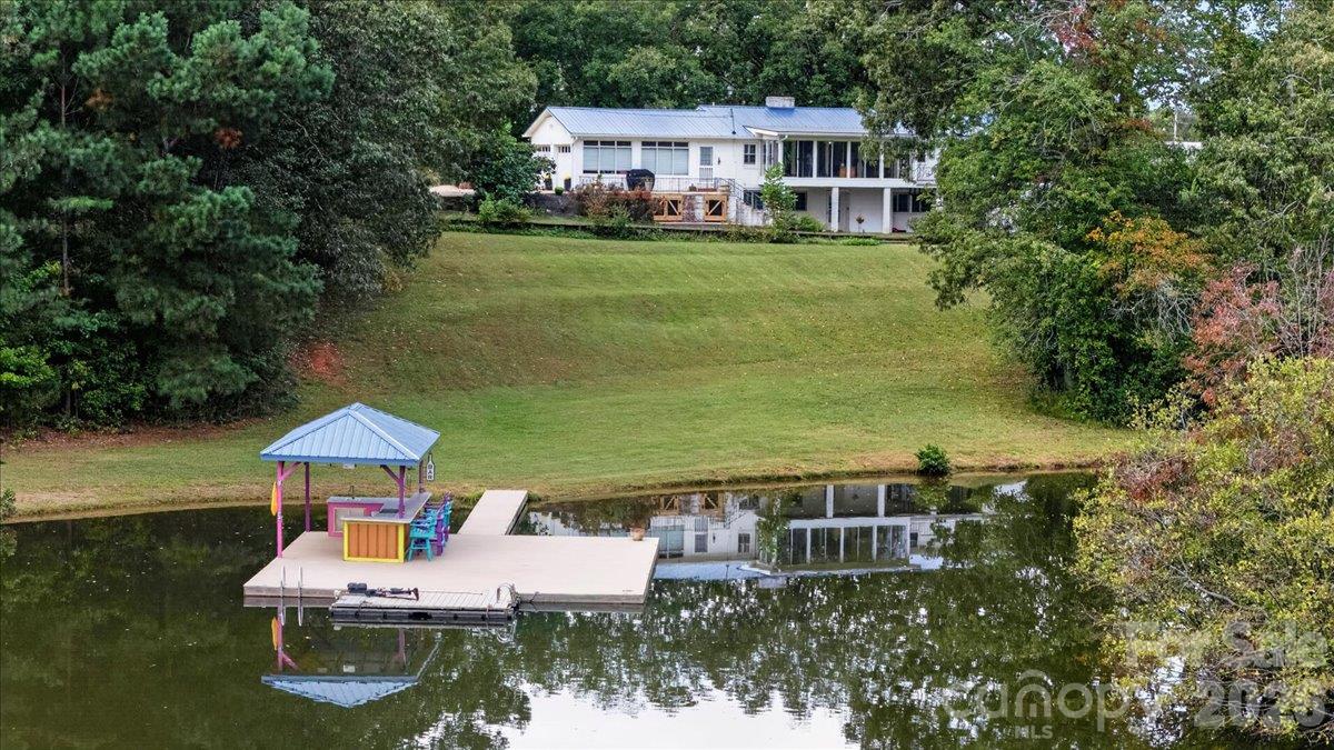 Single Family Residence at 2086 Old Mountain Road, Statesville, photo 2 of 47