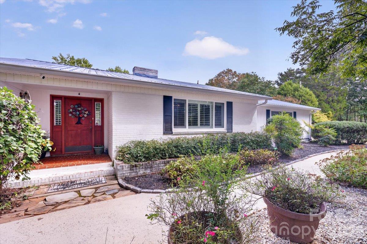 Single Family Residence at 2086 Old Mountain Road, Statesville, photo 3 of 47