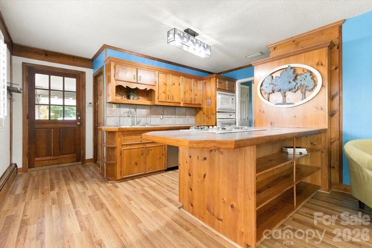 Single Family Residence at 2086 Old Mountain Road, Statesville, photo 6 of 47