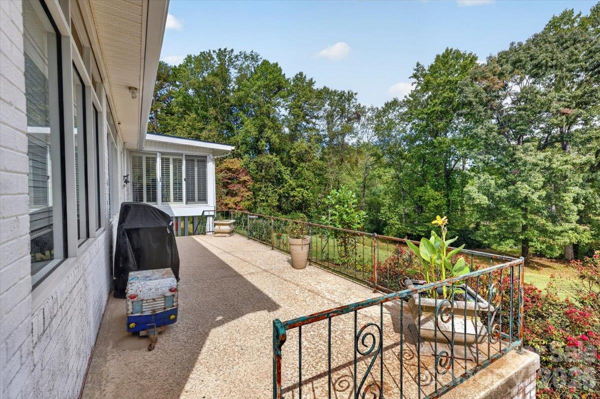 Single Family Residence at 2086 Old Mountain Road, Statesville, photo 14 of 47