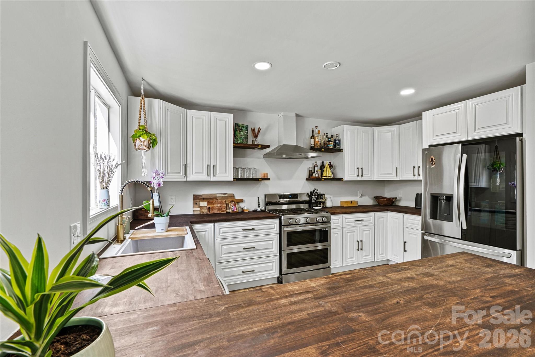 Well planned and thought out kitchen, open concept to the great room - 3995 Burton Lane, Denver