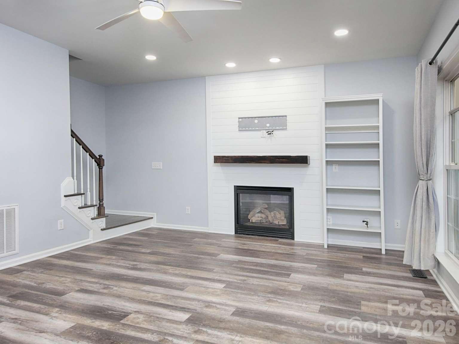 Single Family Residence at 166 Laurel Glen Drive, Mooresville, photo 9 of 40