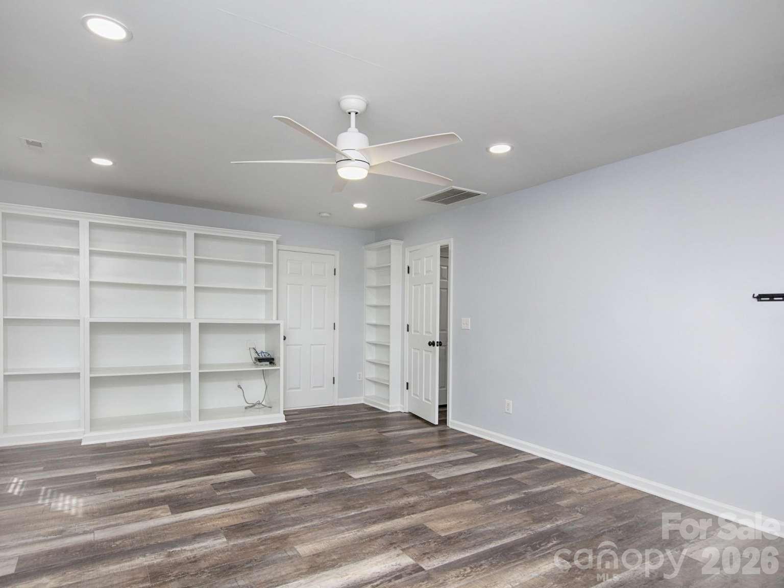 Single Family Residence at 166 Laurel Glen Drive, Mooresville, photo 23 of 40