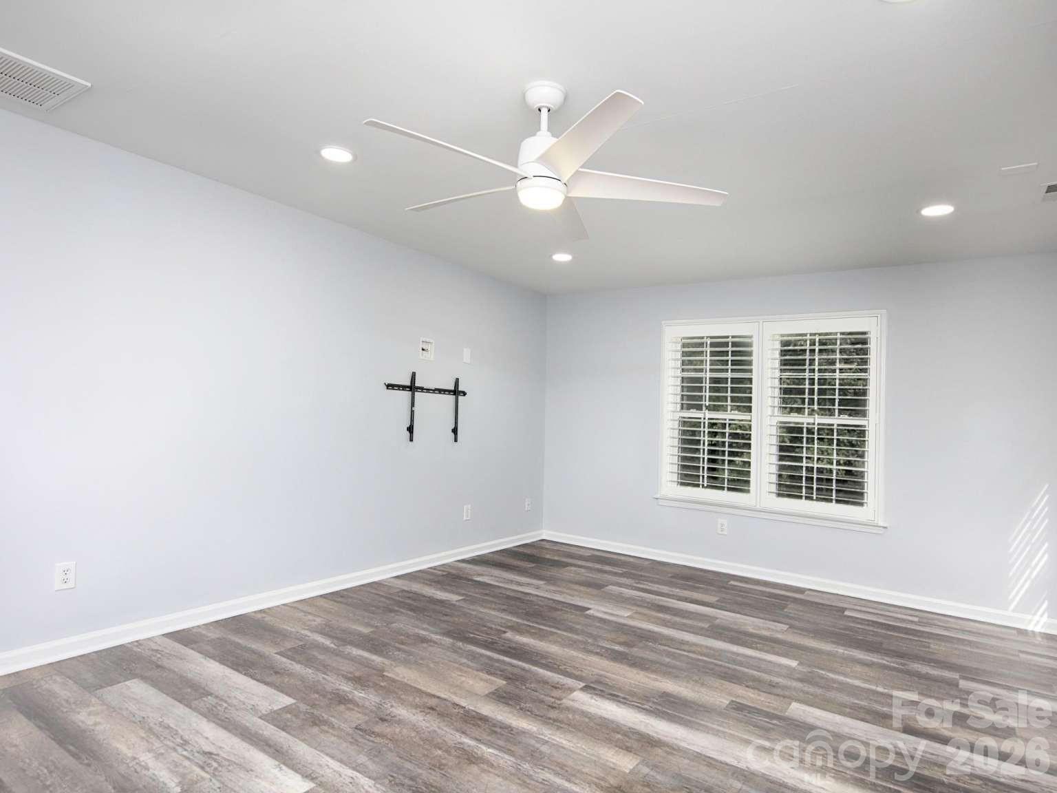 Single Family Residence at 166 Laurel Glen Drive, Mooresville, photo 24 of 40