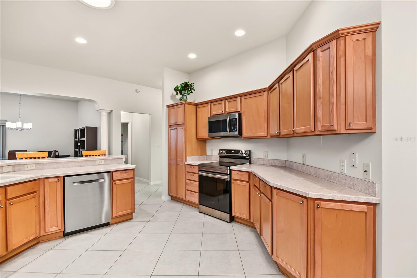 Single Family Residence at 1073 ALCOVE LOOP, THE VILLAGES, photo 6 of 37