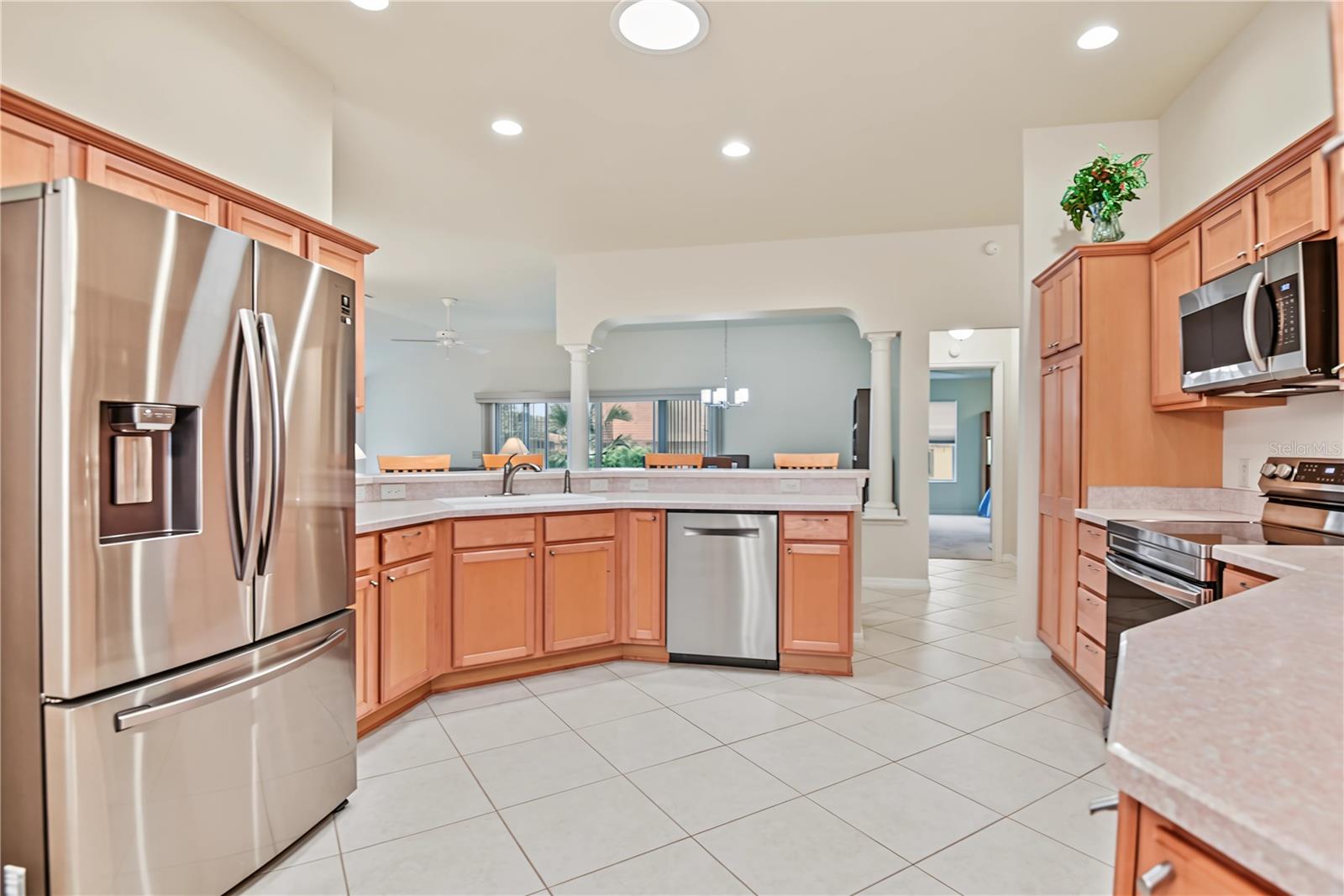 Single Family Residence at 1073 ALCOVE LOOP, THE VILLAGES, photo 7 of 37