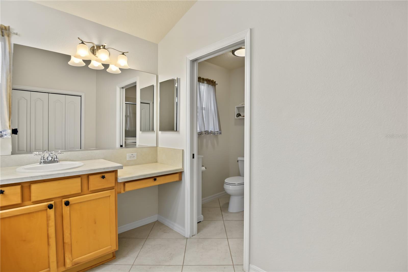 Single Family Residence at 1073 ALCOVE LOOP, THE VILLAGES, photo 16 of 37