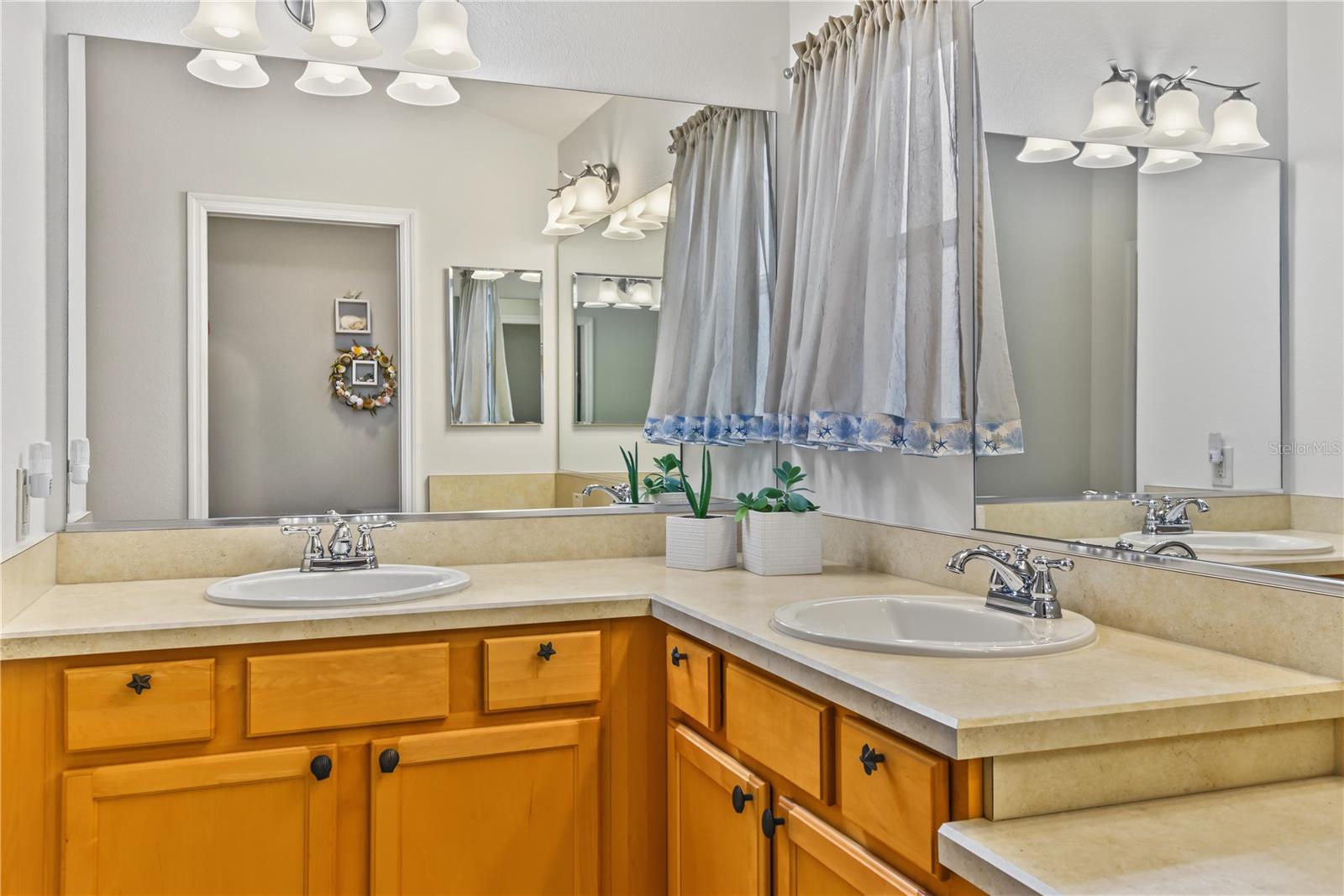 Single Family Residence at 1073 ALCOVE LOOP, THE VILLAGES, photo 17 of 37