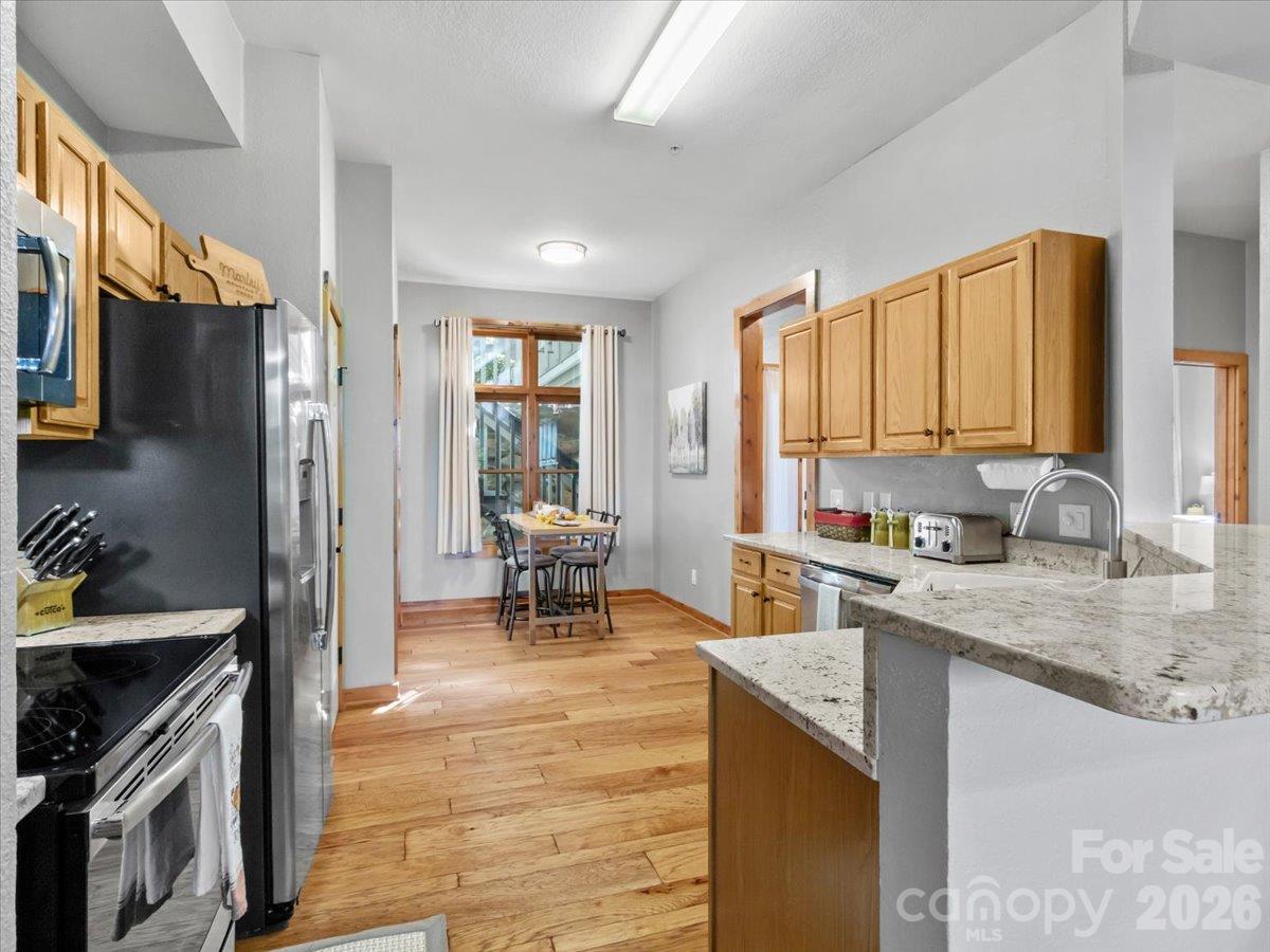 Condominium at 10 Stoney Falls Loop, Burnsville, photo 19 of 34