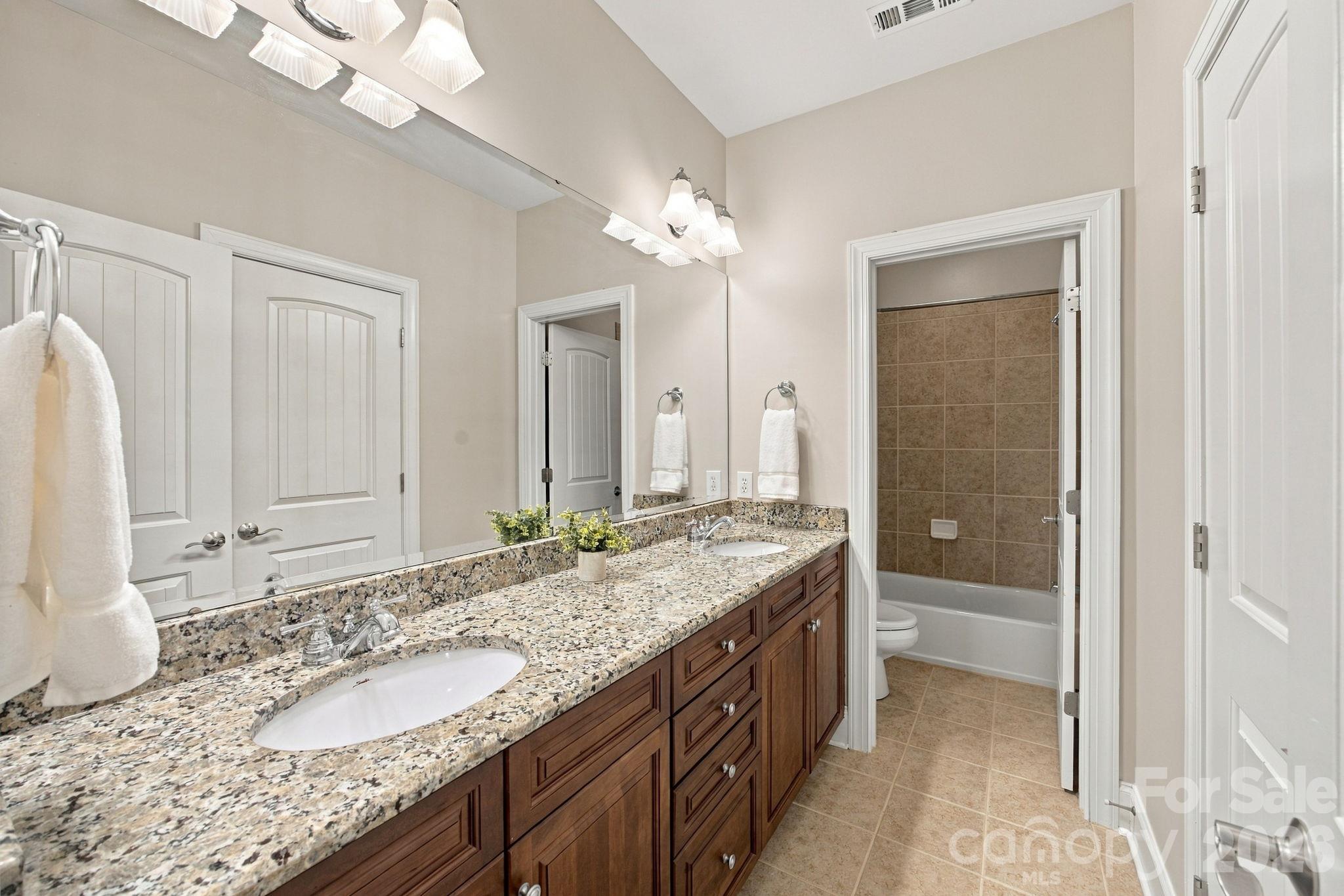 Upstairs full bath - 105 Alder Springs Lane, Mooresville