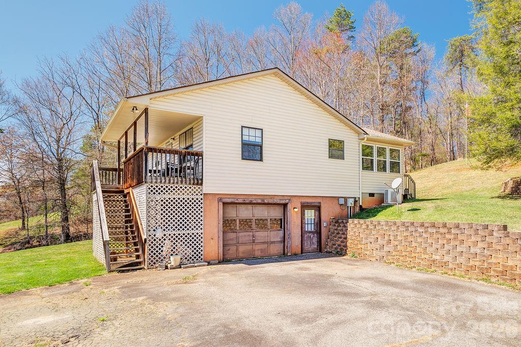Single Family Residence at 216 Pickens Road, Weaverville, photo 4 of 31
