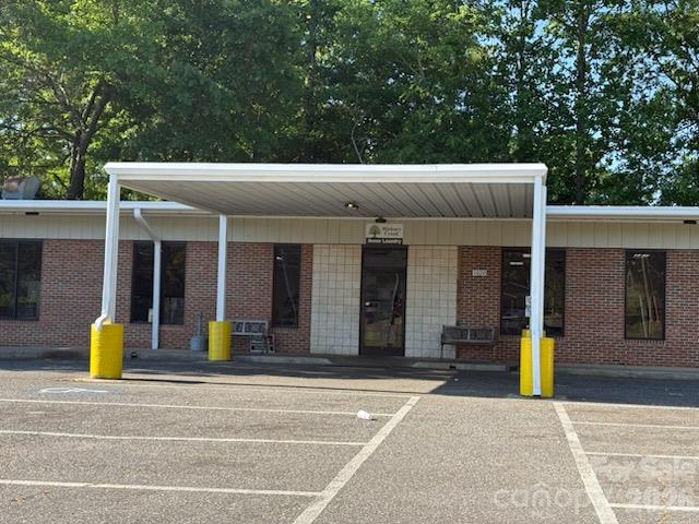Retail Center at 1020 E Marion Street E, Shelby, photo 3 of 13