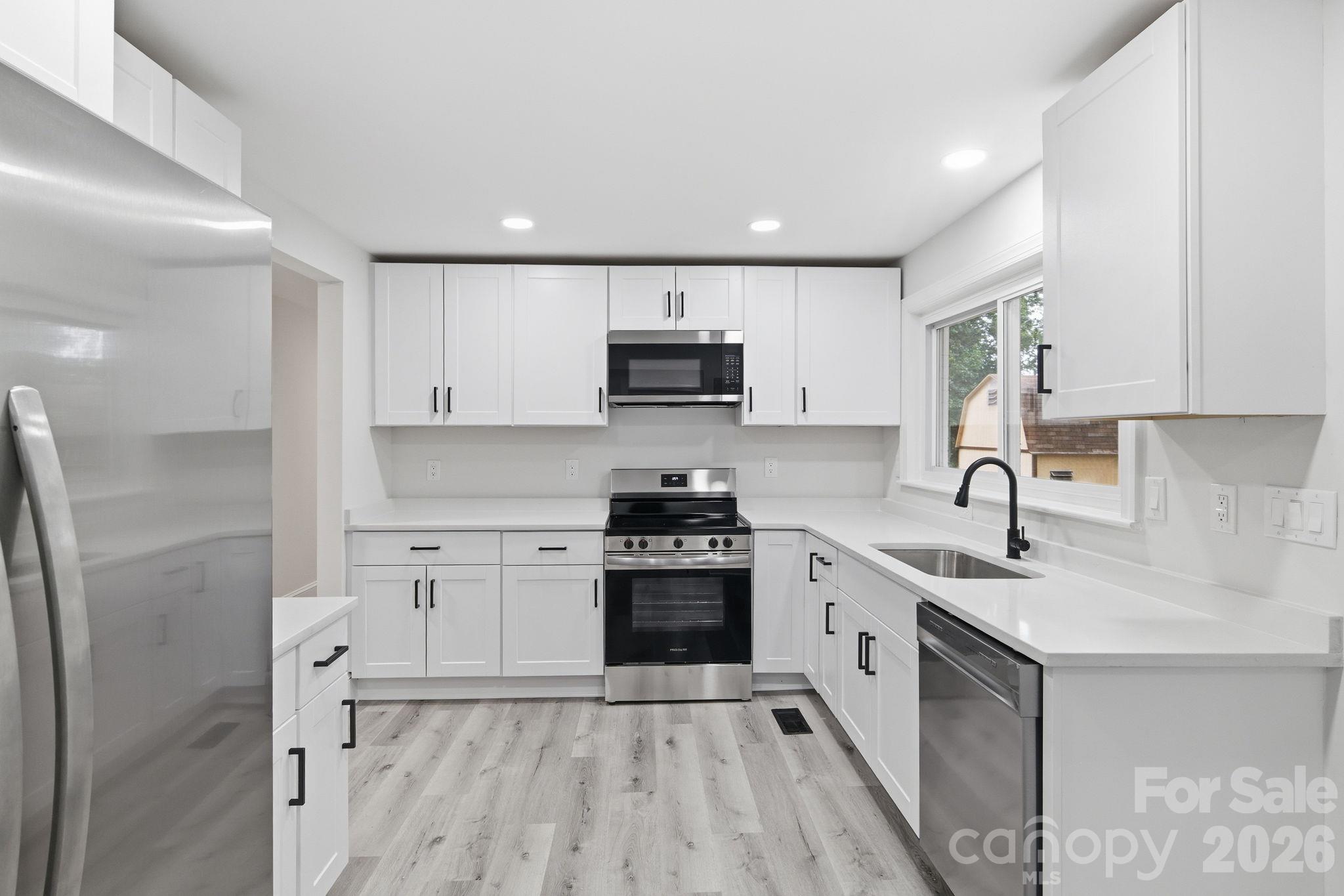 Kitchen - 214 Dalewood Avenue, Kannapolis