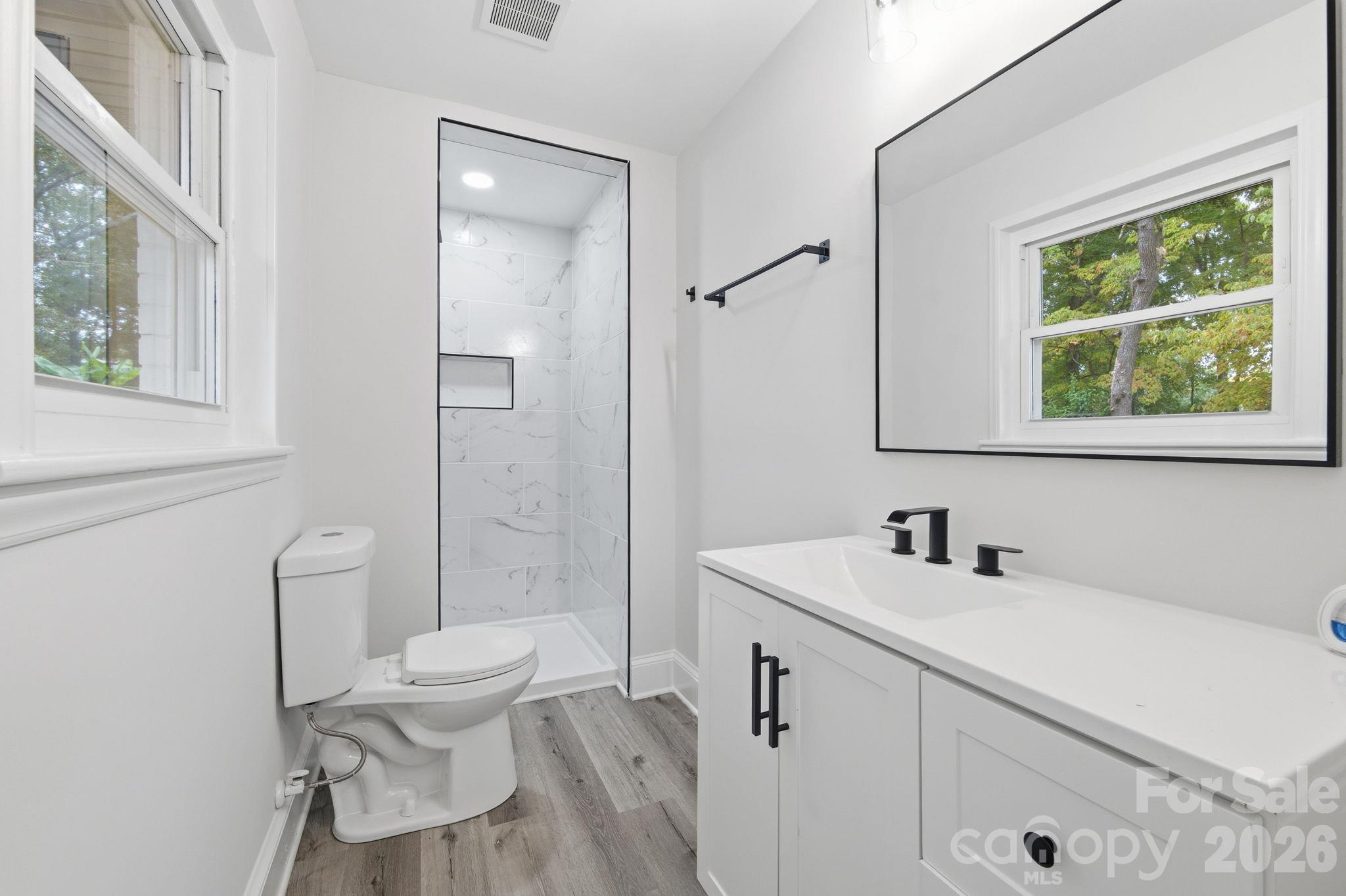 Primary Bathroom - 214 Dalewood Avenue, Kannapolis