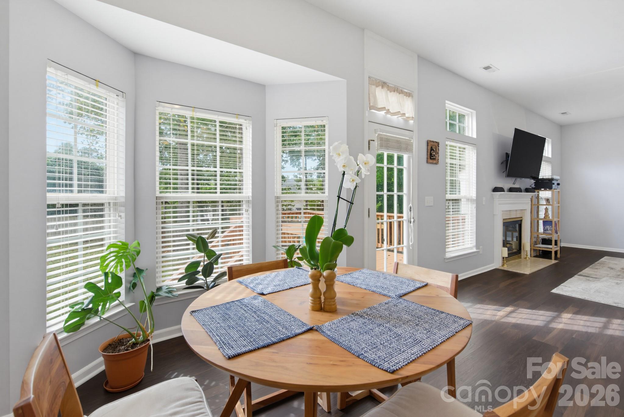 Single Family Residence at 13330 Edgetree Drive, Pineville, photo 11 of 44