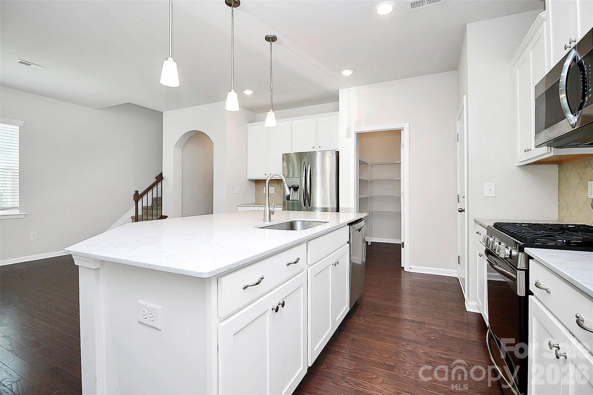 Single Family Residence at 14527 Murfield Court, Charlotte, photo 8 of 35