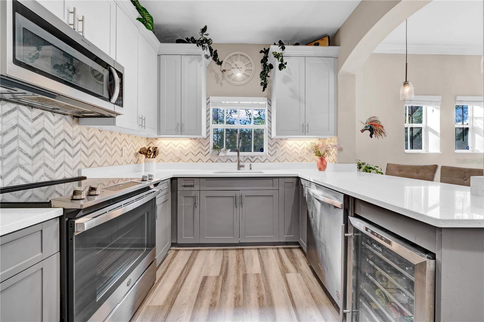 Modern Kitchen Ready for entertaining - 614 105TH LN N, ST PETERSBURG