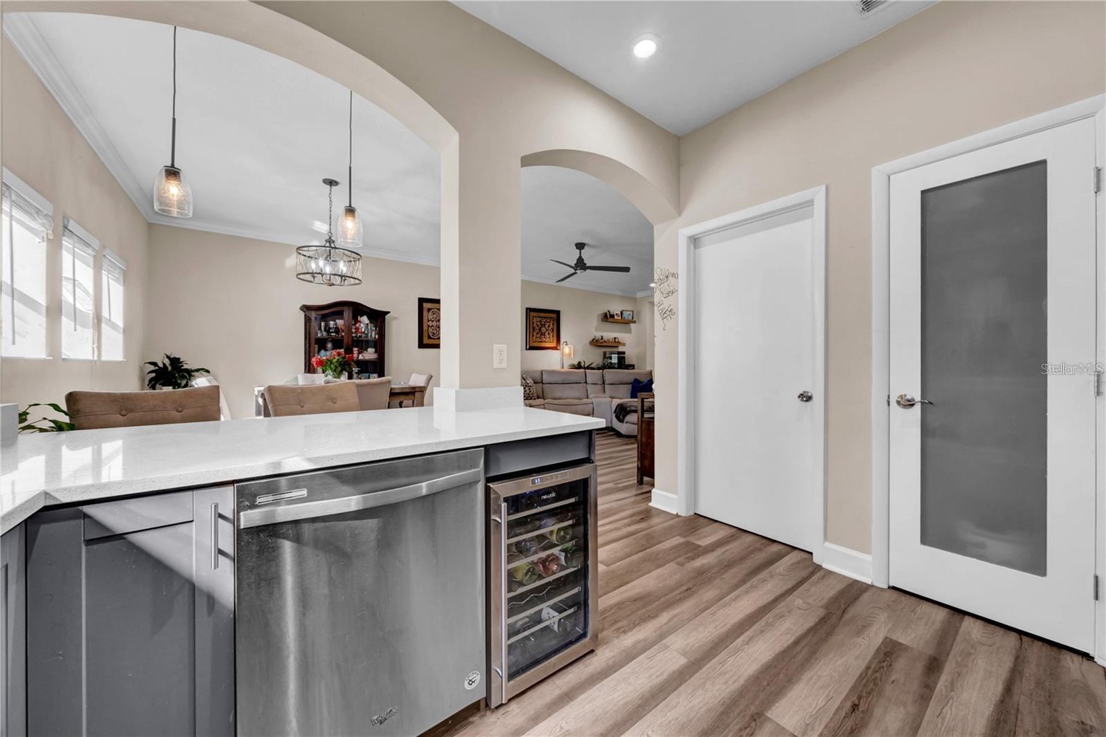 Take a seat at the island - 614 105TH LN N, ST PETERSBURG