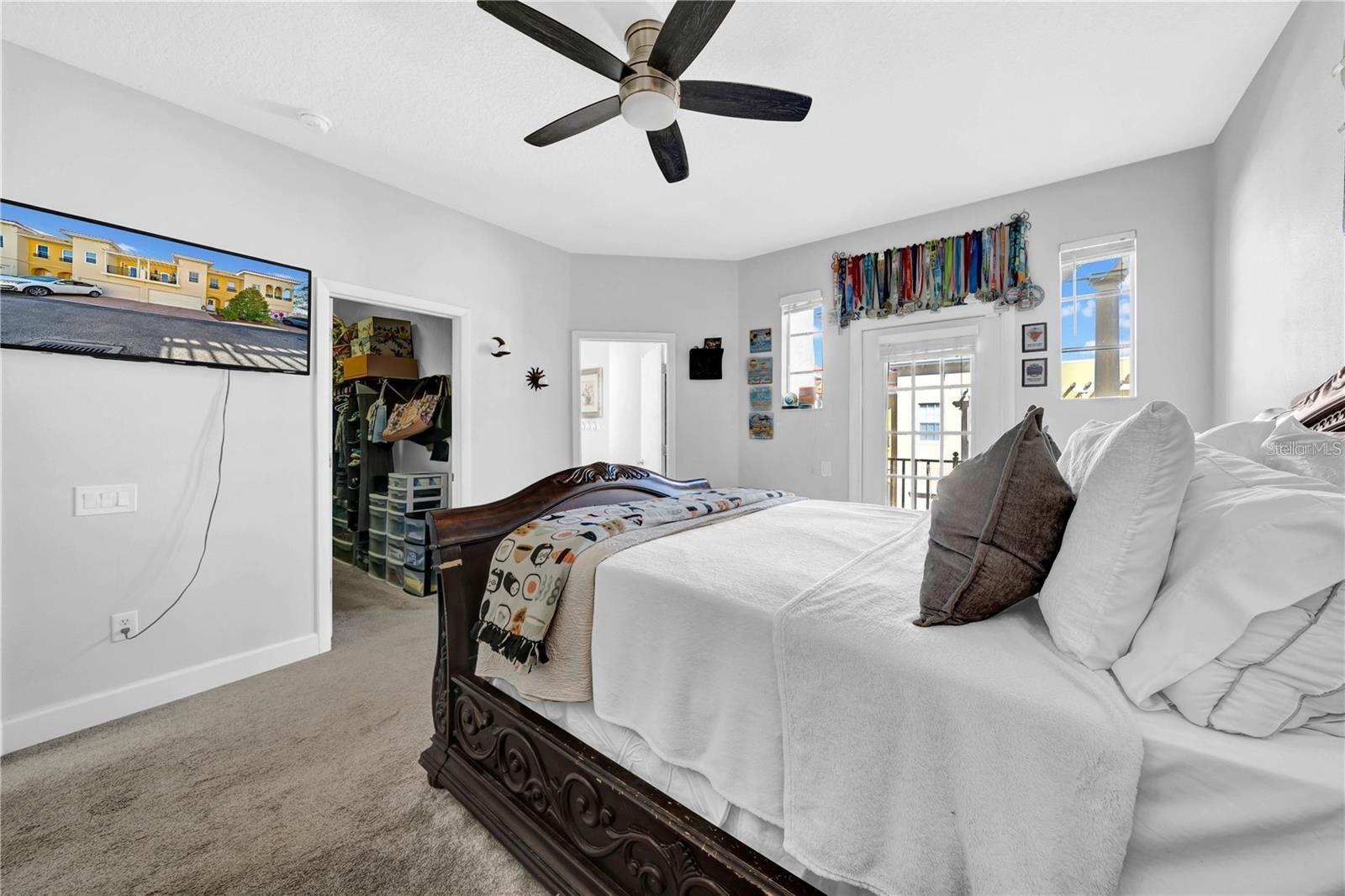 Spacious Primary Retreat - 614 105TH LN N, ST PETERSBURG
