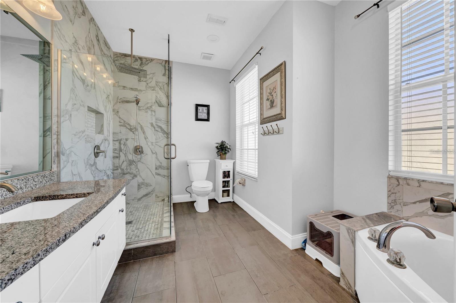 Large En Suite Primary Bathroom - 614 105TH LN N, ST PETERSBURG