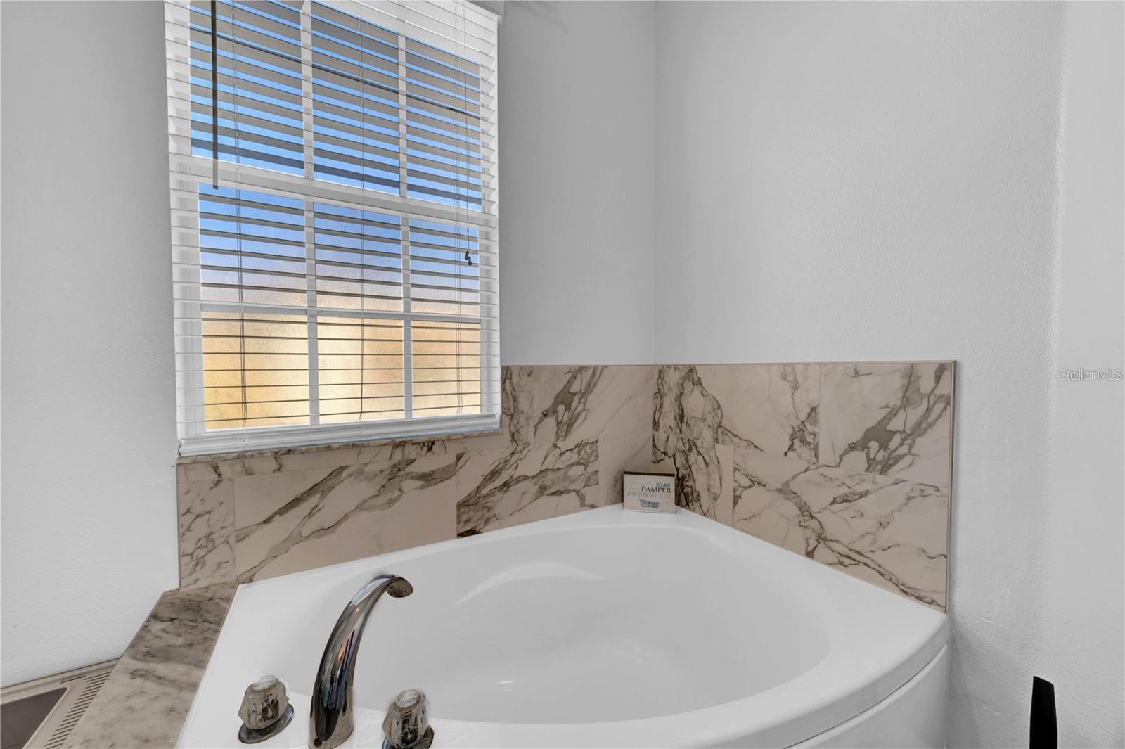 Beautifully Bright Bath Setup - 614 105TH LN N, ST PETERSBURG