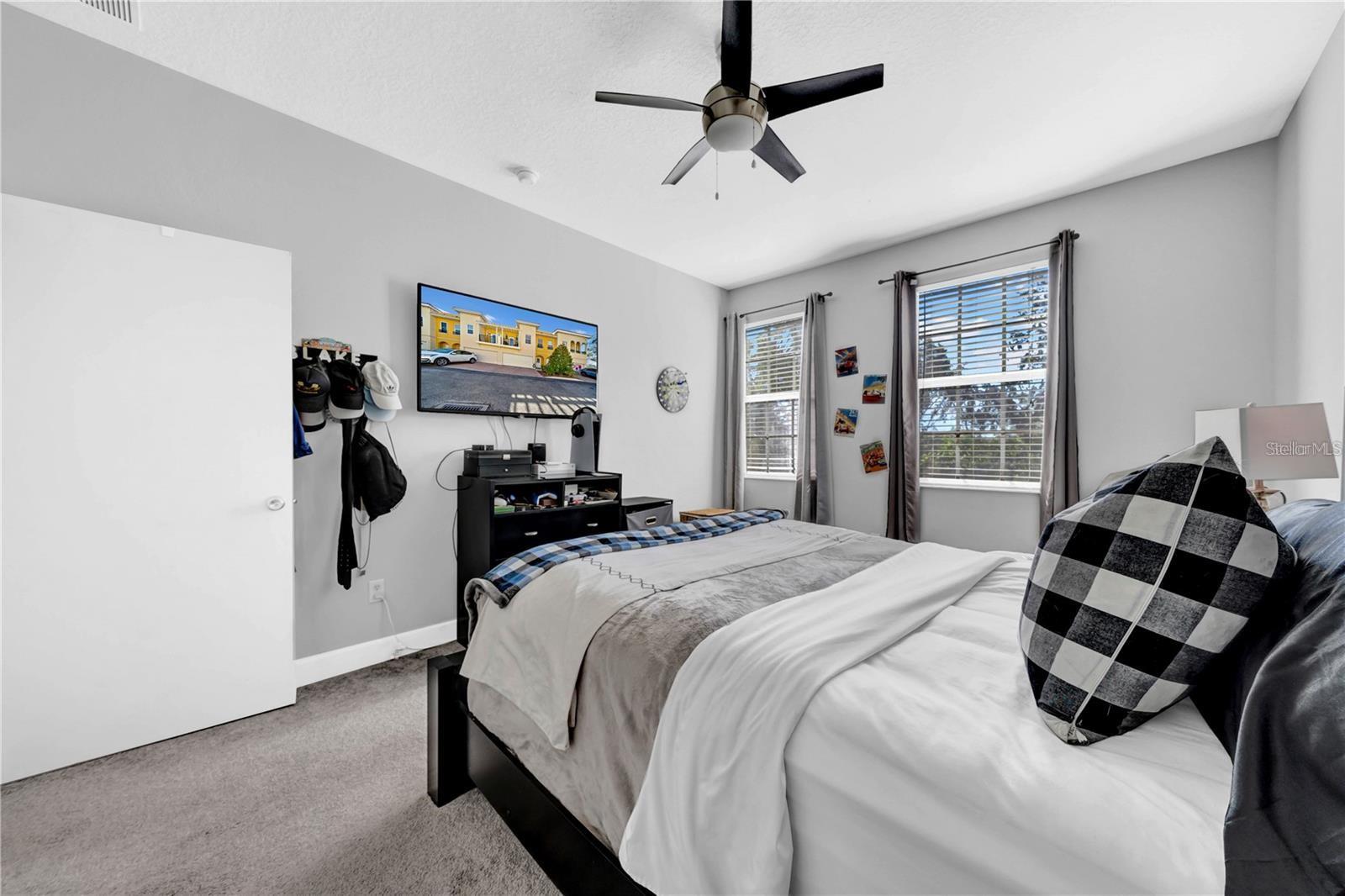 Plenty of Room to Relax - 614 105TH LN N, ST PETERSBURG