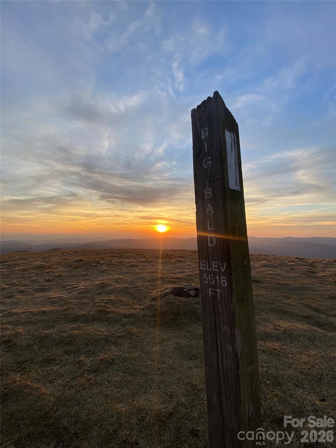 Private access point to Big Bald on the Appalachian Trail. Panoramic 360 views. - 2521 Wolf Laurel Road, Mars Hill