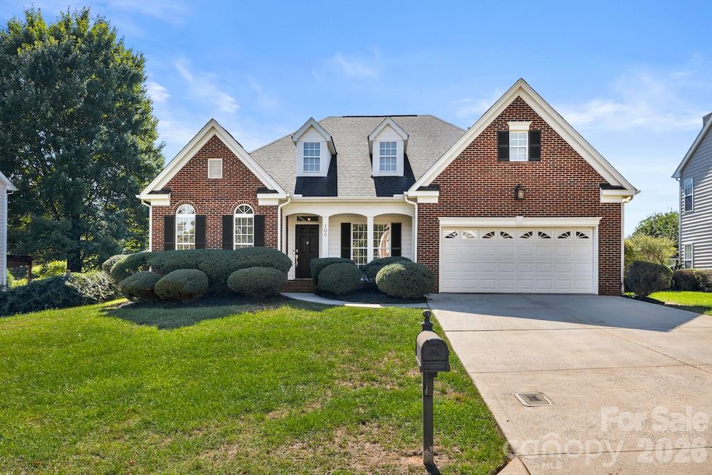 Single Family Residence at 109 Coronilla Road, Mooresville, photo 2 of 41