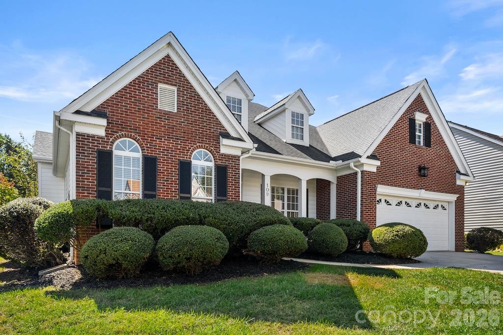 Single Family Residence at 109 Coronilla Road, Mooresville, photo 3 of 41
