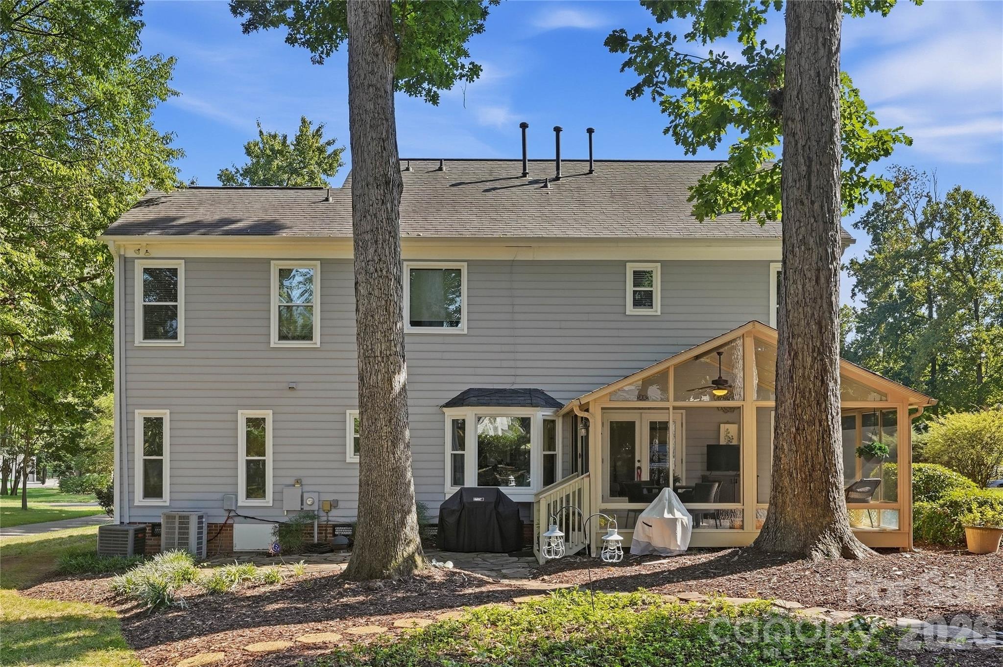 Single Family Residence at 180 Bridgeport Drive, Mooresville, photo 4 of 46