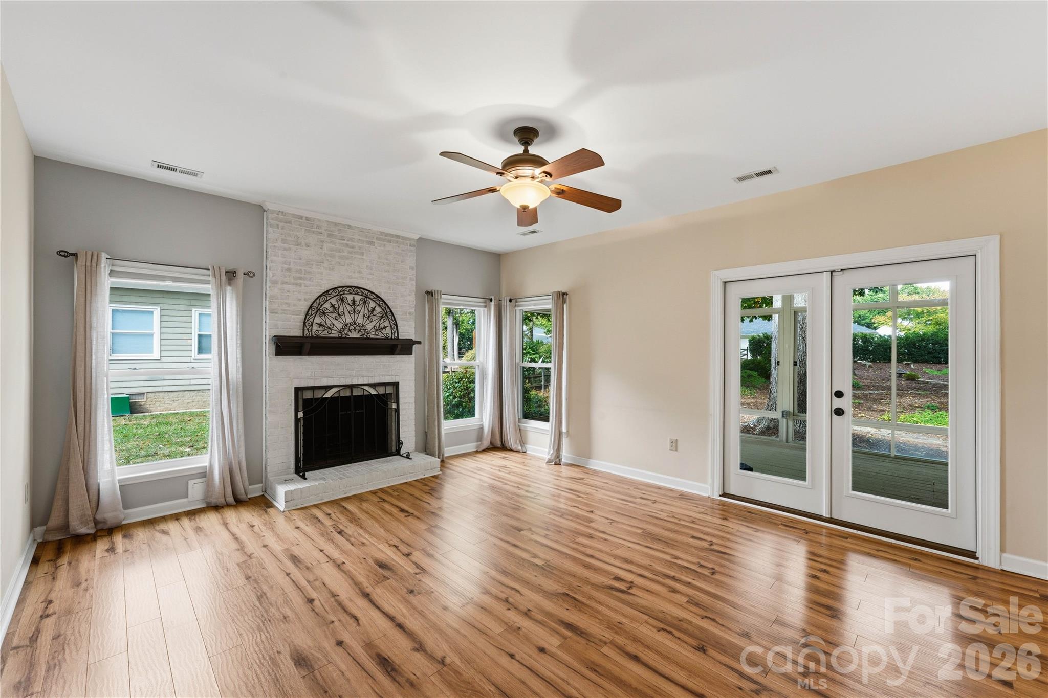 Single Family Residence at 180 Bridgeport Drive, Mooresville, photo 20 of 46