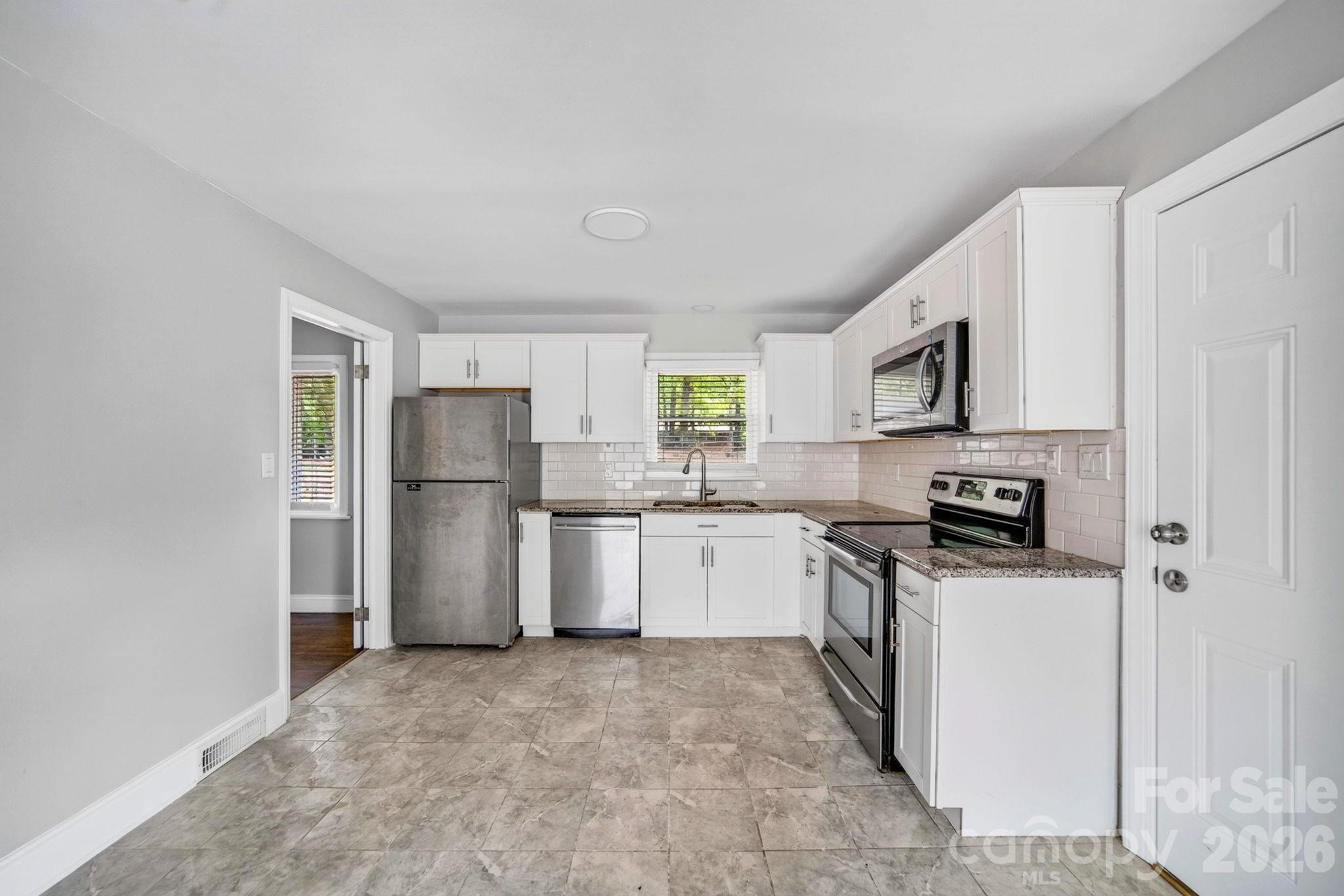 Single Family Residence at 706 Brian Circle, Pineville, photo 10 of 21