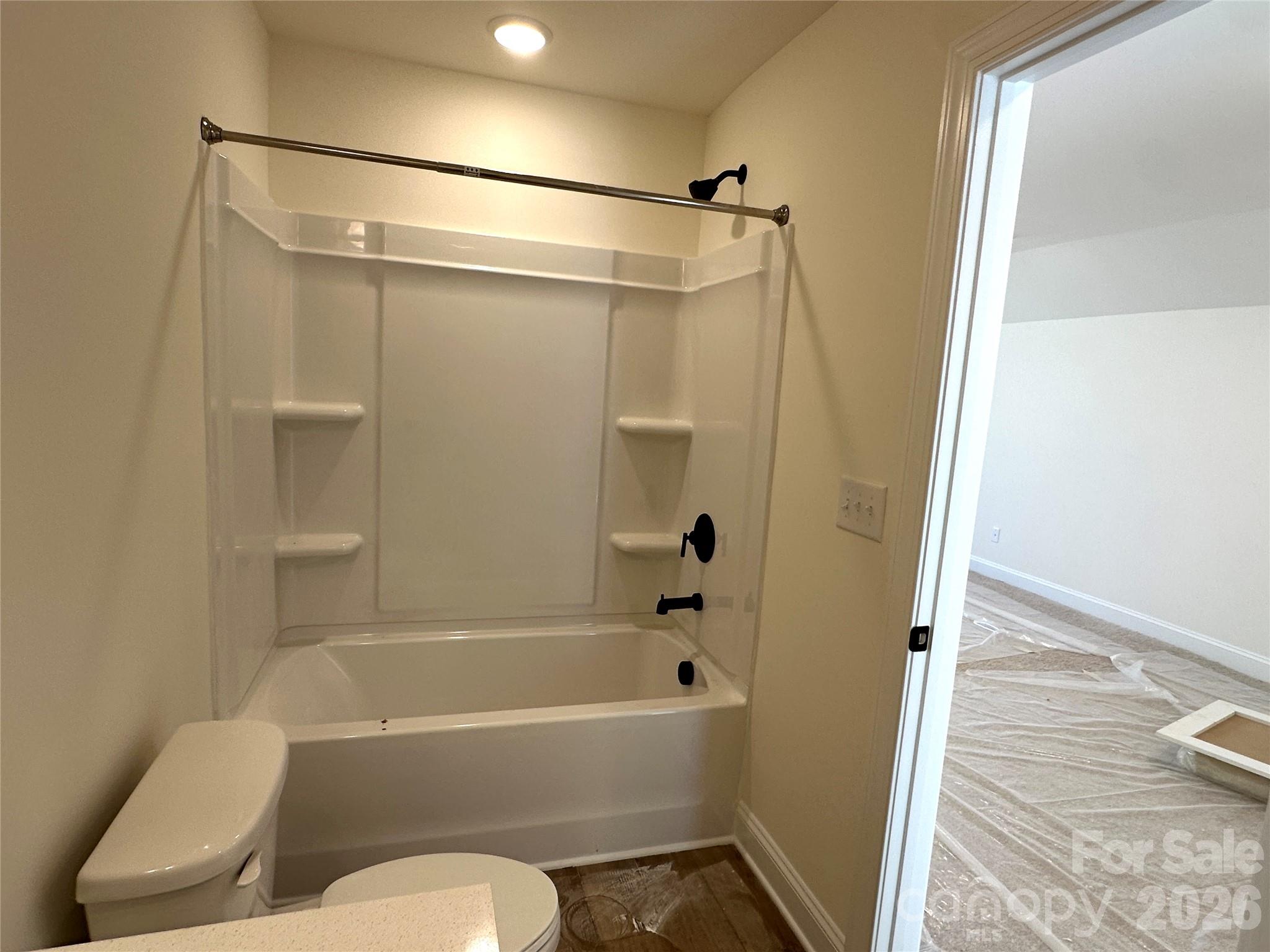 Upper level bath - 118 Swing Lane, Troutman