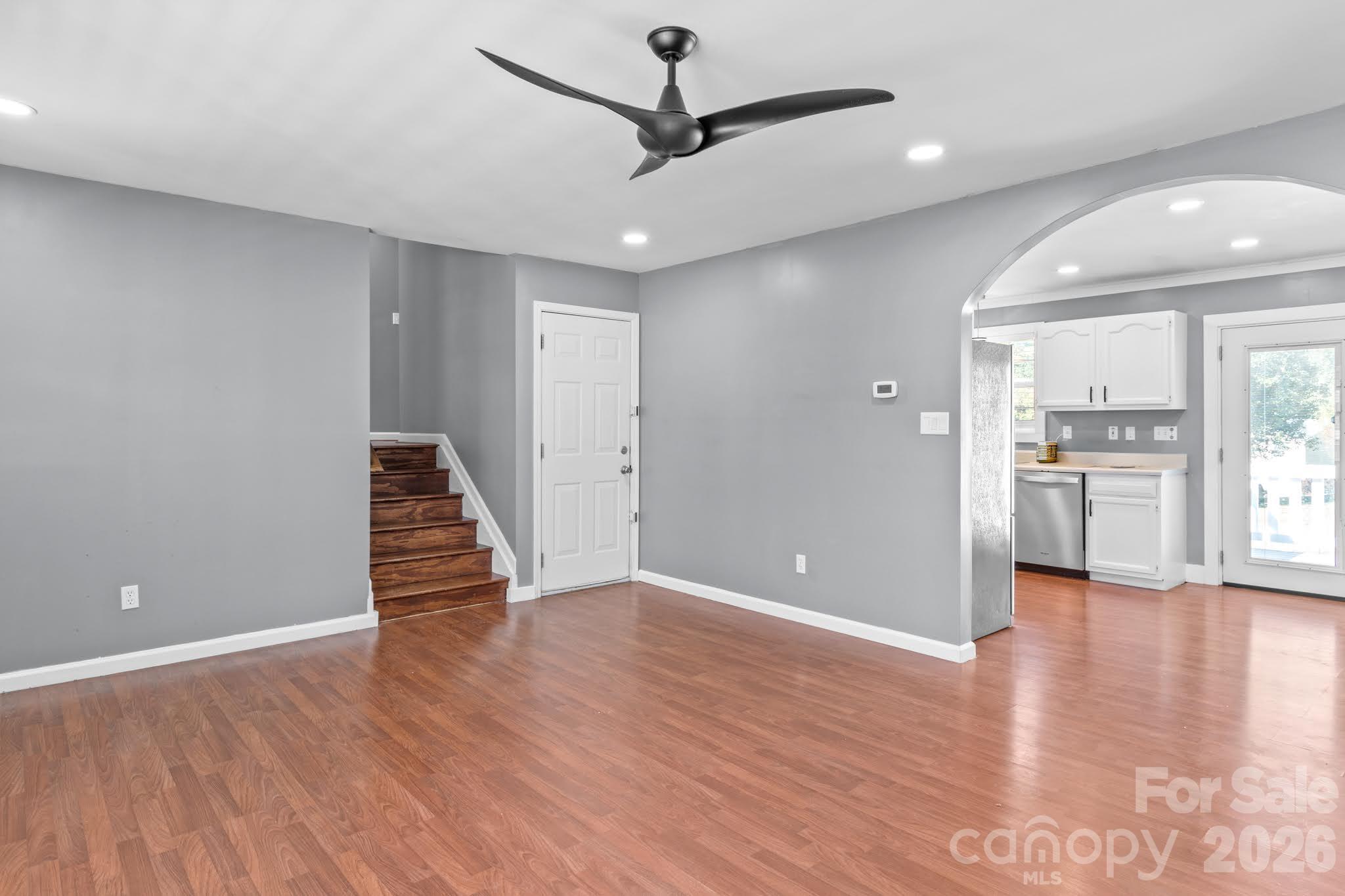 Single Family Residence at 494 Sunset Ridge Lane, Lexington, photo 8 of 31
