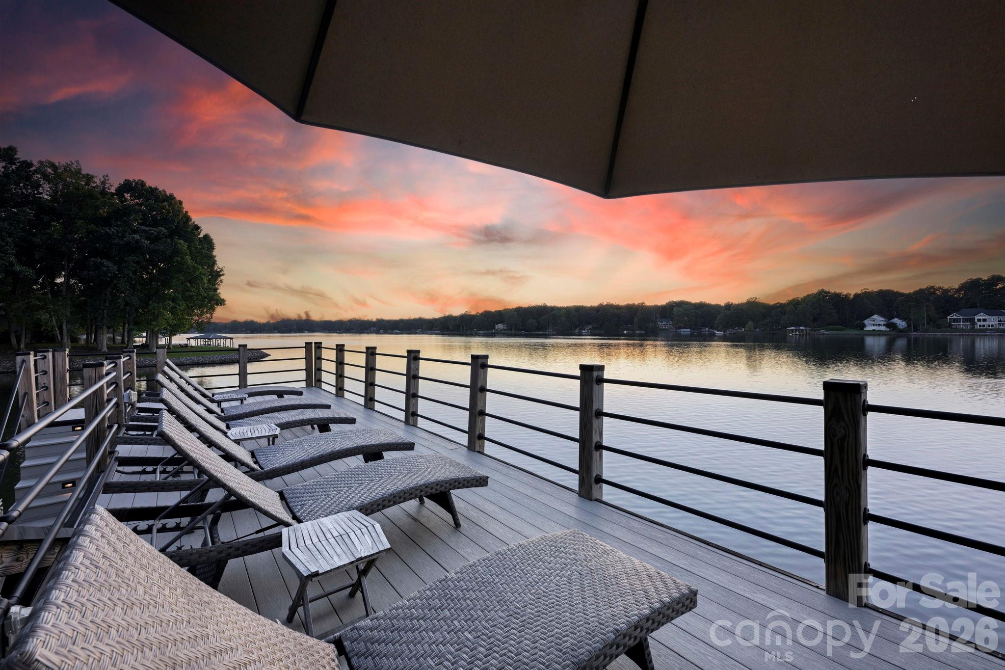 Upper level dock, great for sunbathing - 298 Marietta Road, Mooresville