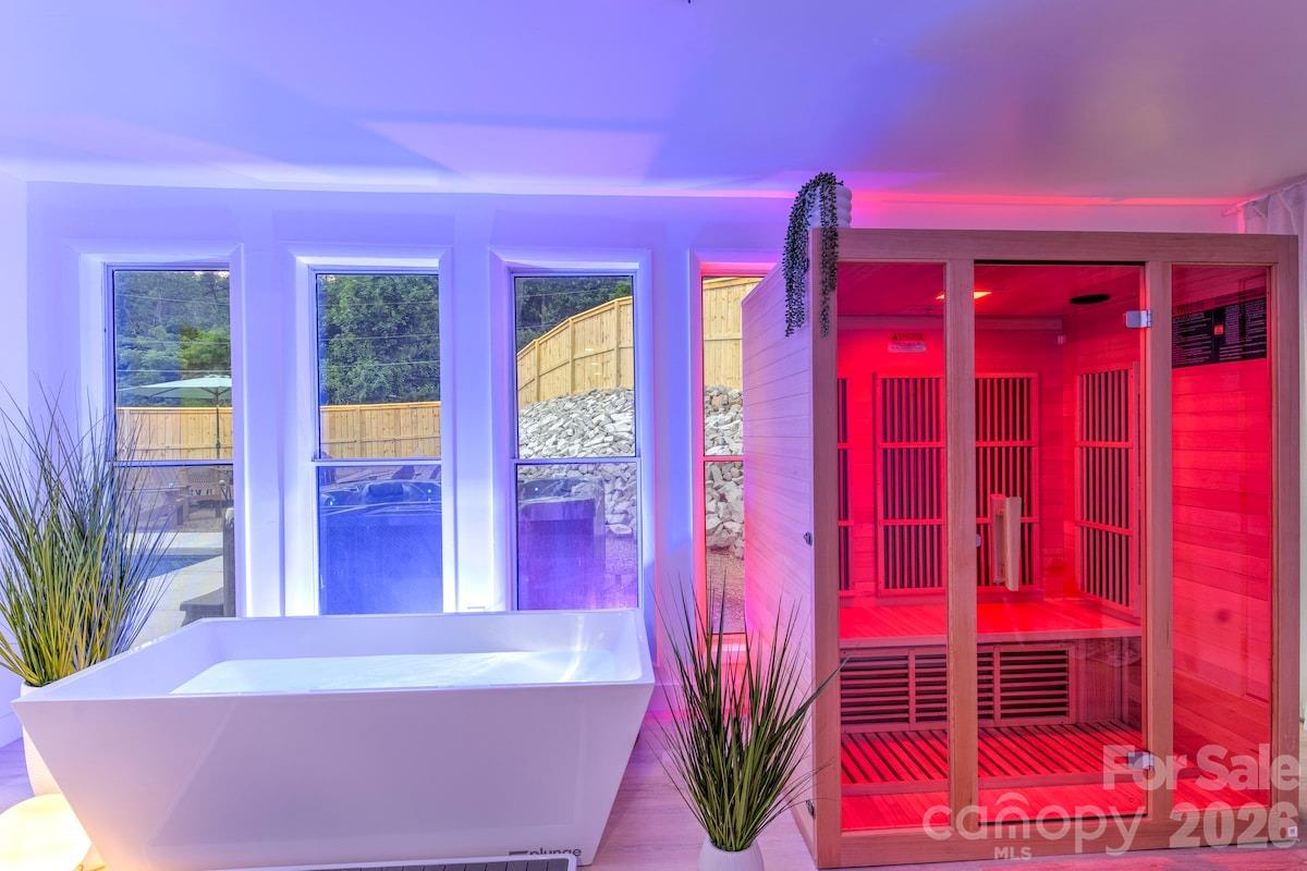 20 Collins - Interior Hot Tub and Sauna - 12,20 Collins Mountain Drive, Asheville