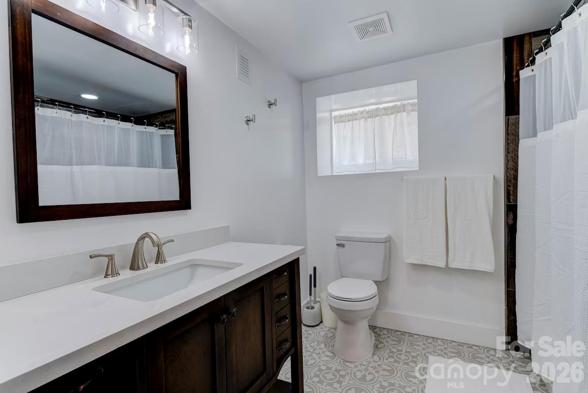 20 Collins - Full Bath - 12,20 Collins Mountain Drive, Asheville