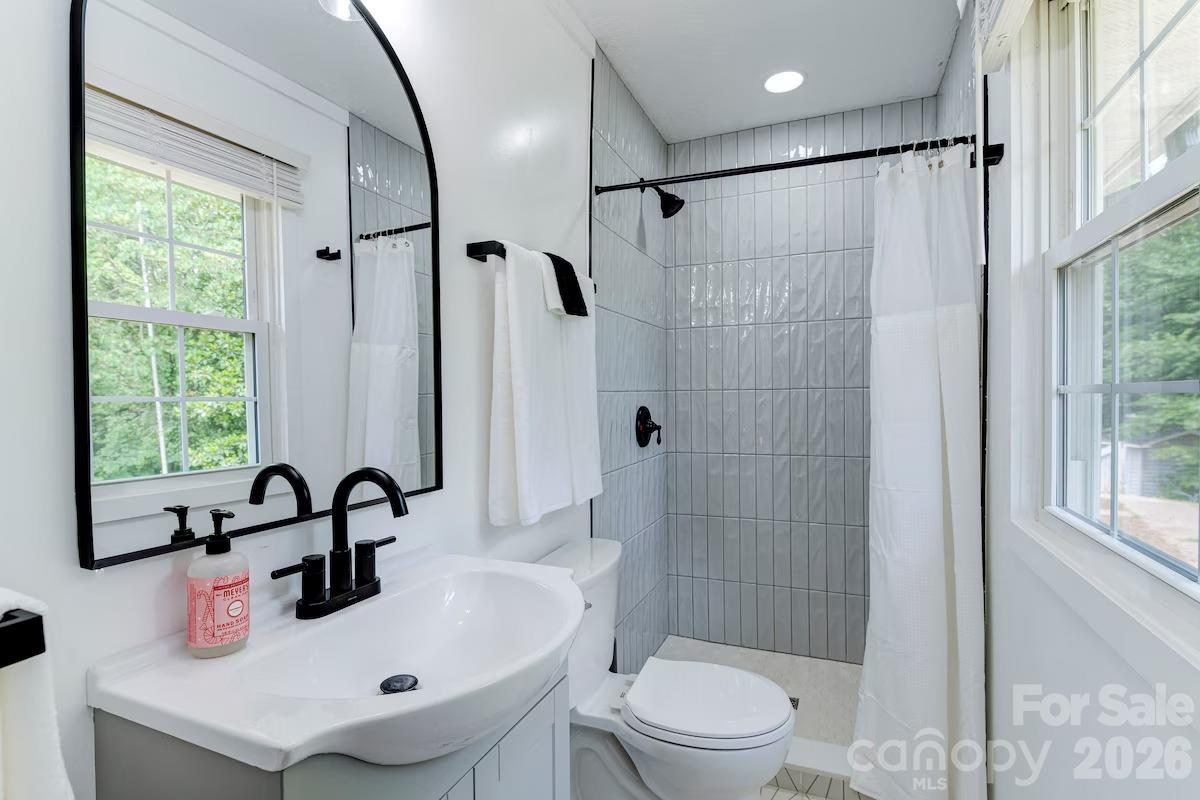20 Collins - Full Bath - 12,20 Collins Mountain Drive, Asheville