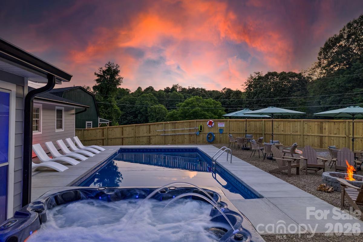 20 Collins - Pool and Hot Tub Area - 12,20 Collins Mountain Drive, Asheville