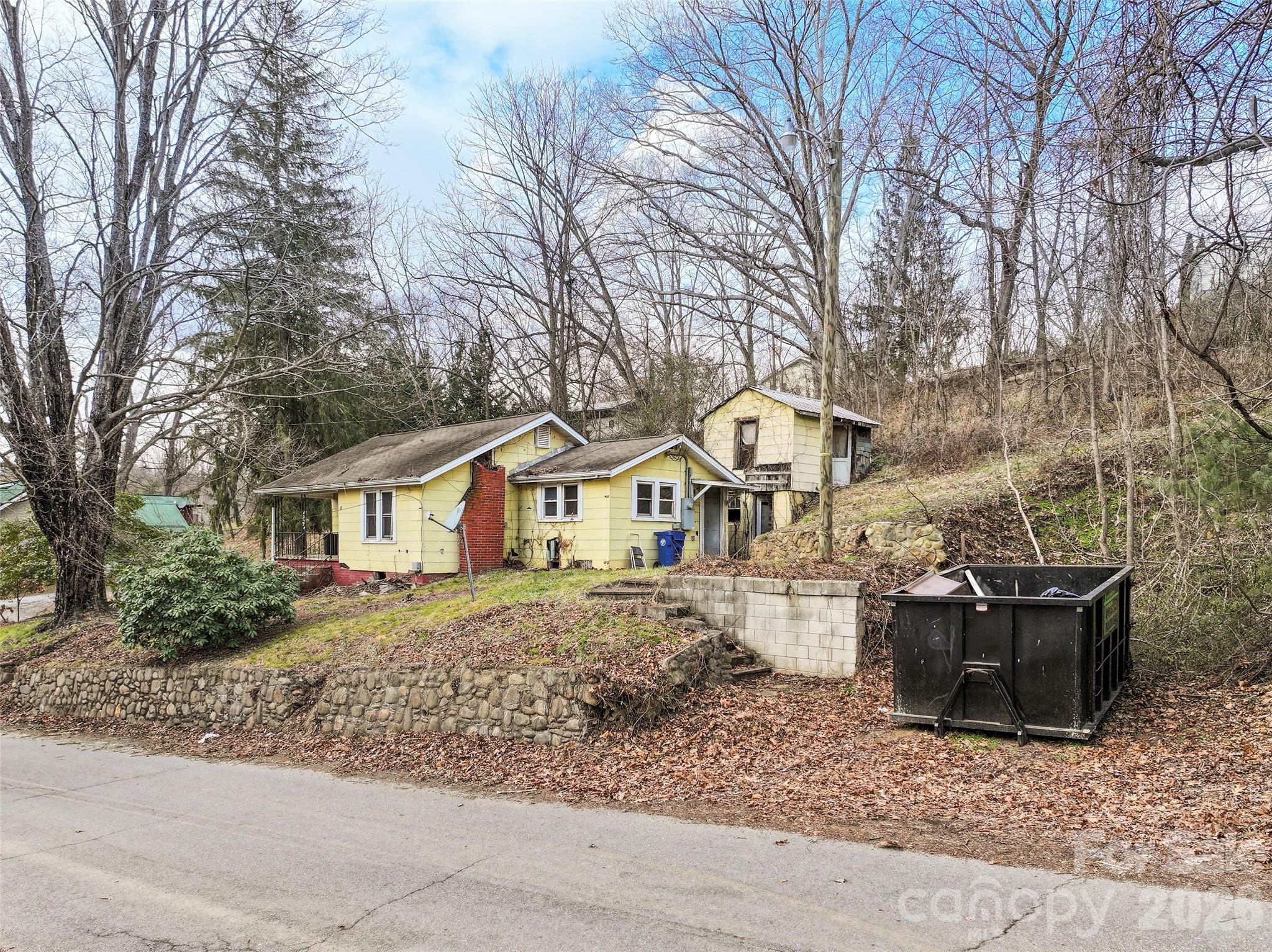 Single Family Residence at 75 Travis Street, Clyde, photo 2 of 15
