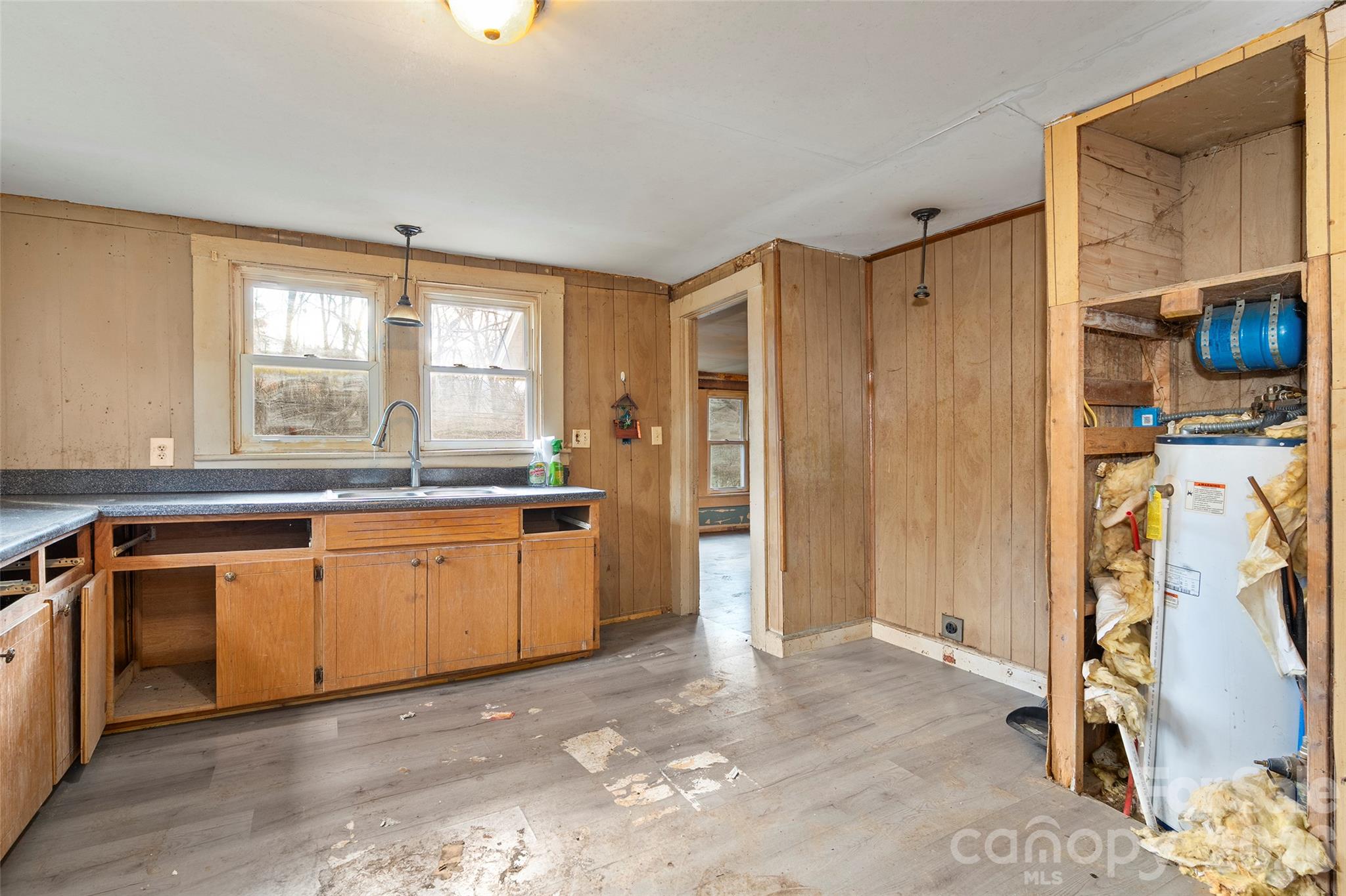 Single Family Residence at 75 Travis Street, Clyde, photo 6 of 15