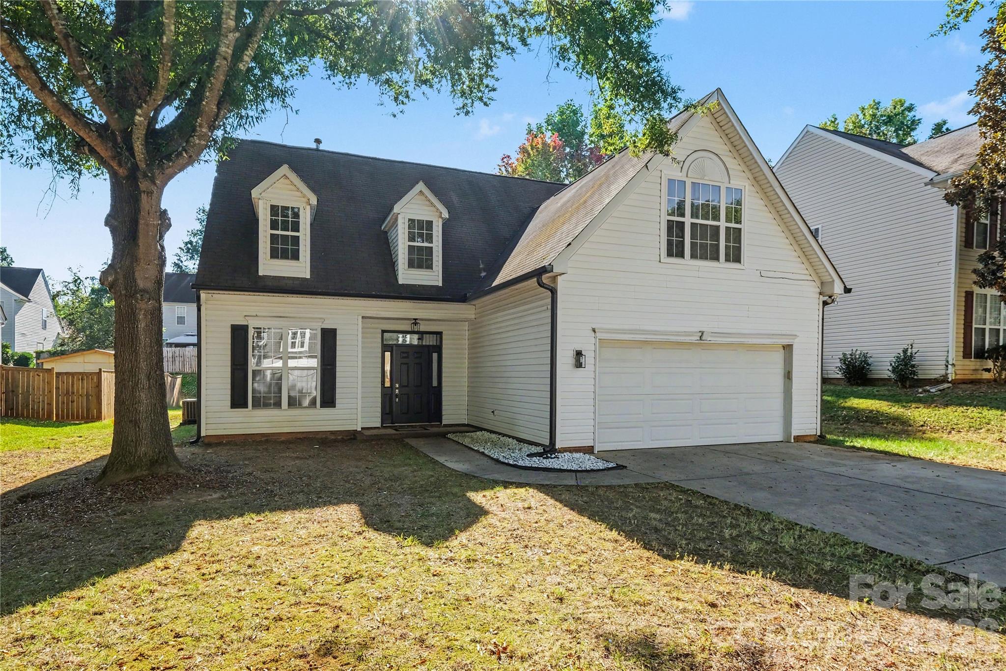 Single Family Residence at 8030 Shiny Meadow Drive, Charlotte, photo 2 of 32