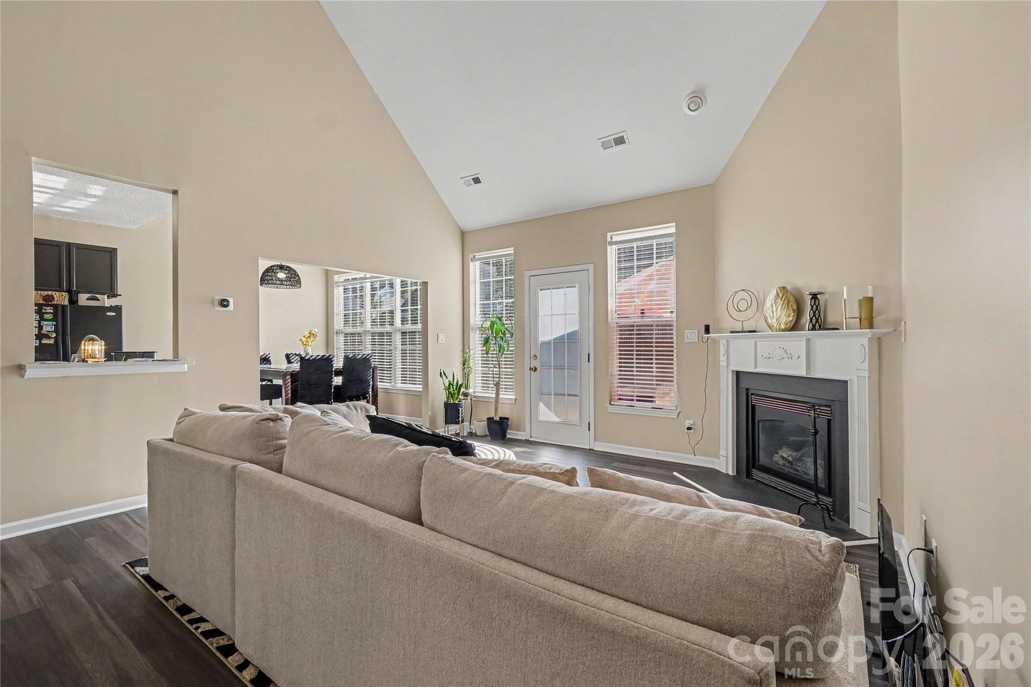 Single Family Residence at 8030 Shiny Meadow Drive, Charlotte, photo 10 of 32