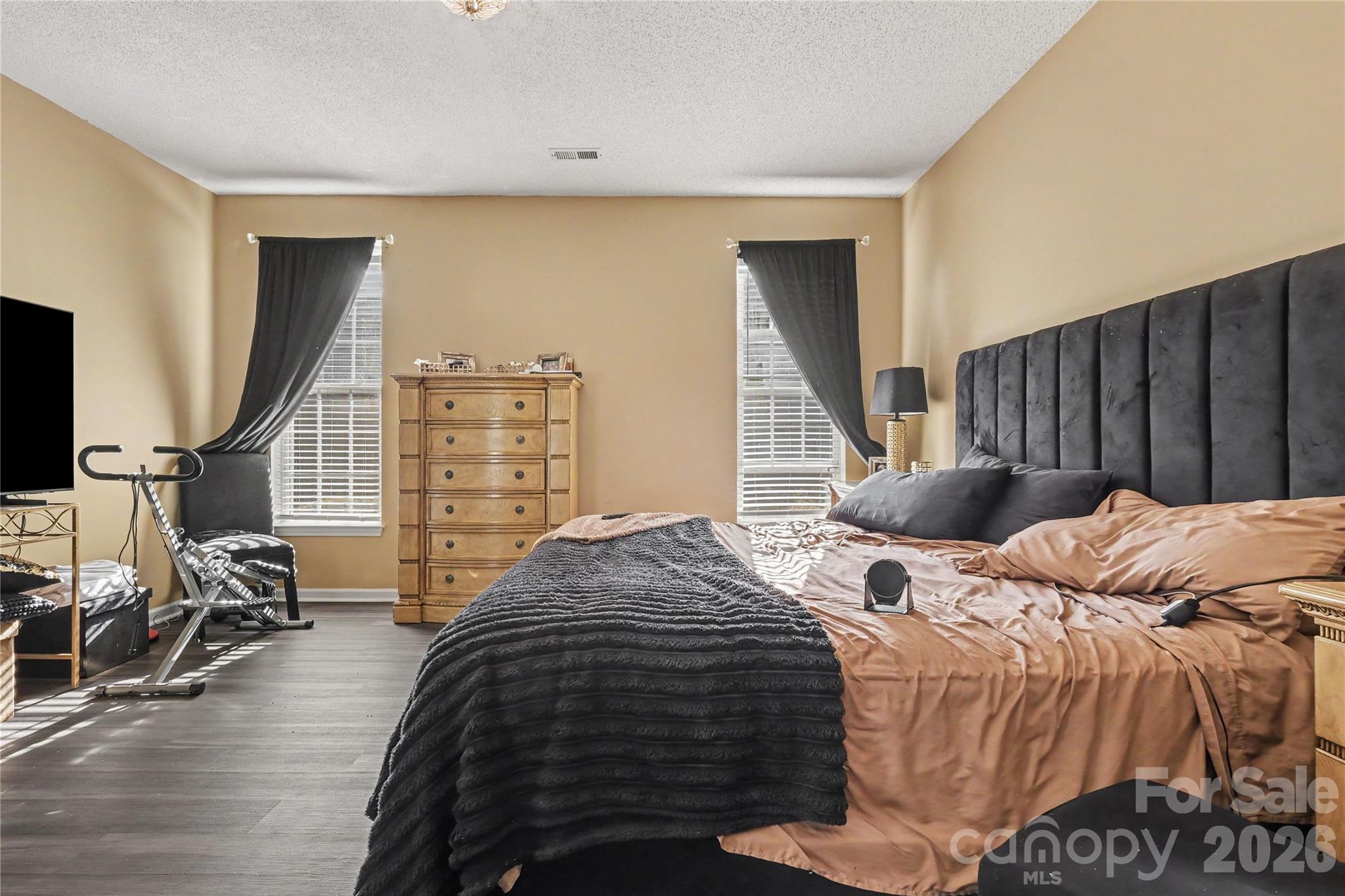 Single Family Residence at 8030 Shiny Meadow Drive, Charlotte, photo 20 of 32